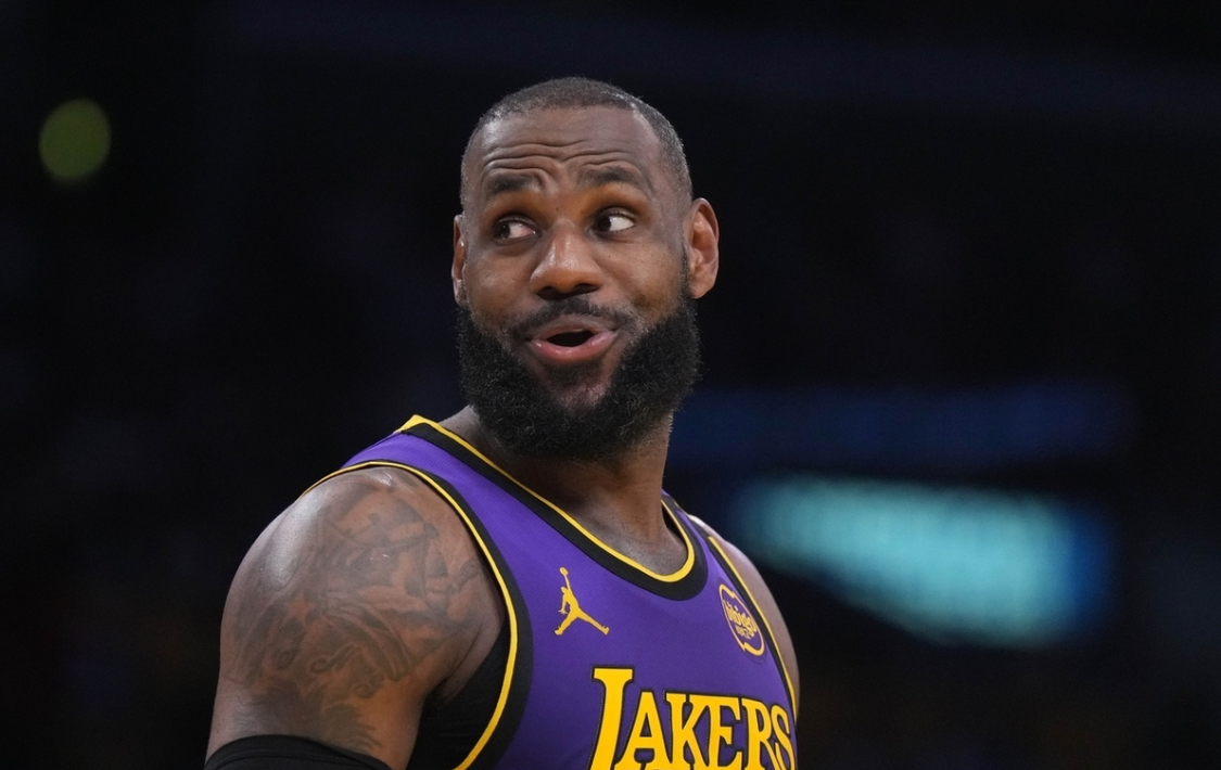 华体会体育通道-科比前队友、湖人连冠成员：詹姆斯是历史第一人！