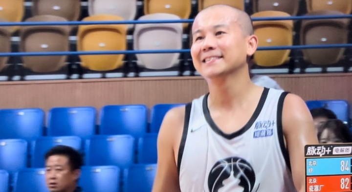 华体会中国平台-最后连续追分&amp;遭3人包夹！曹芳空砍34分5板5助4断遗憾止步半决赛