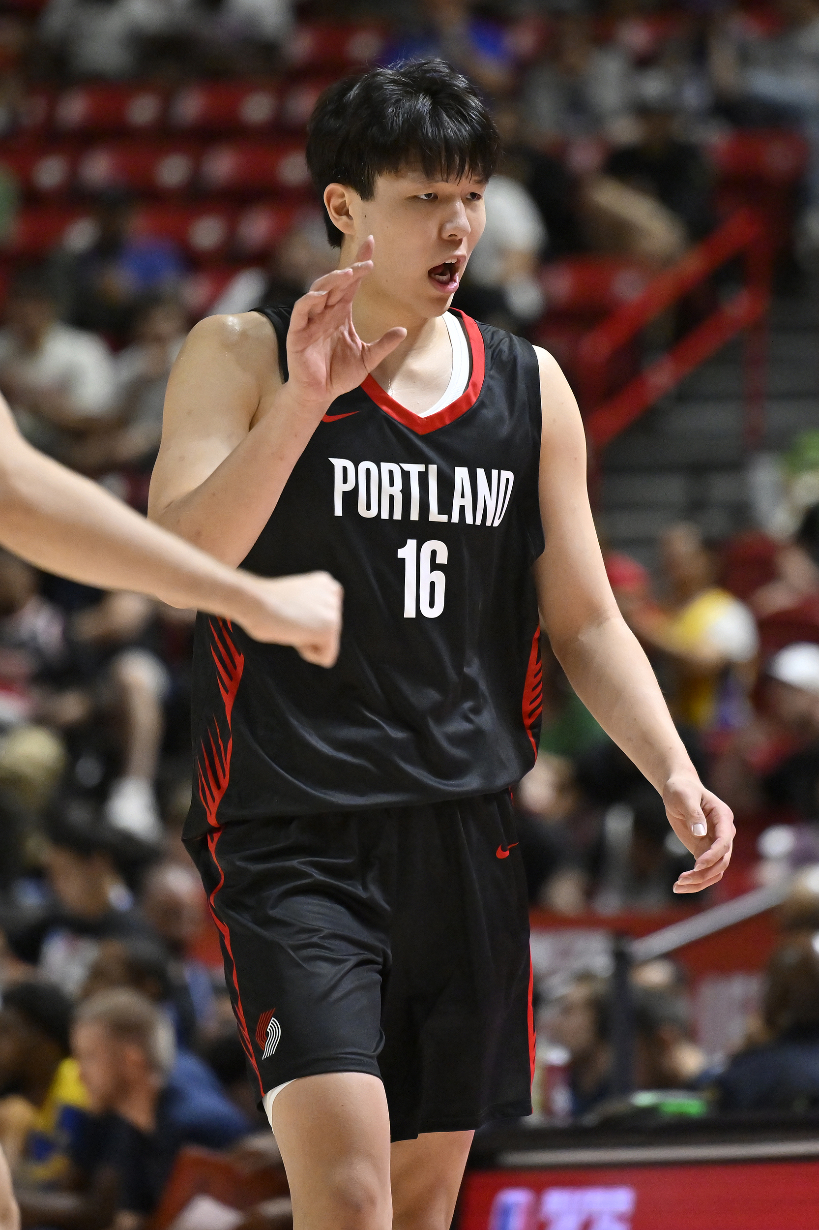 开拓者队记感叹：杨瀚森在开拓者夏季联赛的首秀真是太棒了