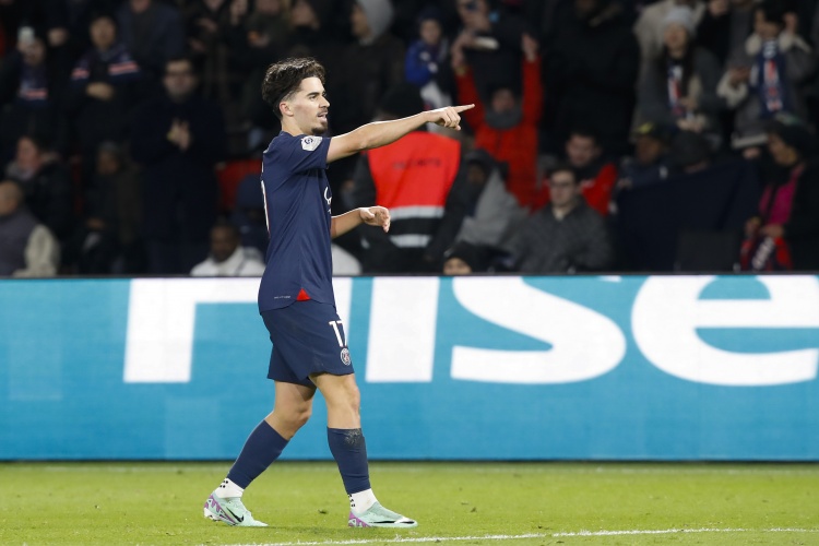 对阵南特维蒂尼亚传球成功率96%,58次传球在进攻三区