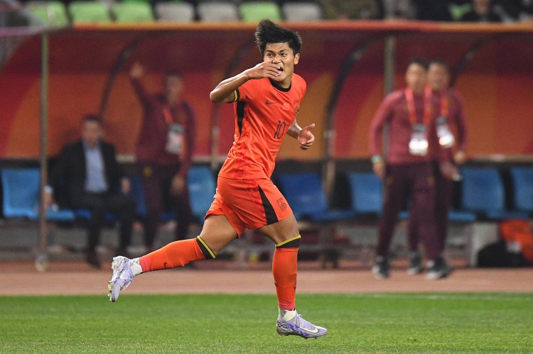 华体会入口-蒯纪闻：对阵澳大利亚要先做好防守，再去想一些进攻的套路