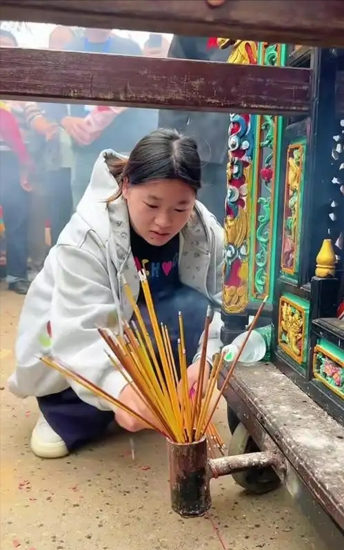 华体会体育通道-全红婵回乡过元宵明显发福!妈妈发言笑出大白牙,别墅进度更新了|跳水|奥运跳水|跳台|女子|冠军_新浪体育_新浪新闻